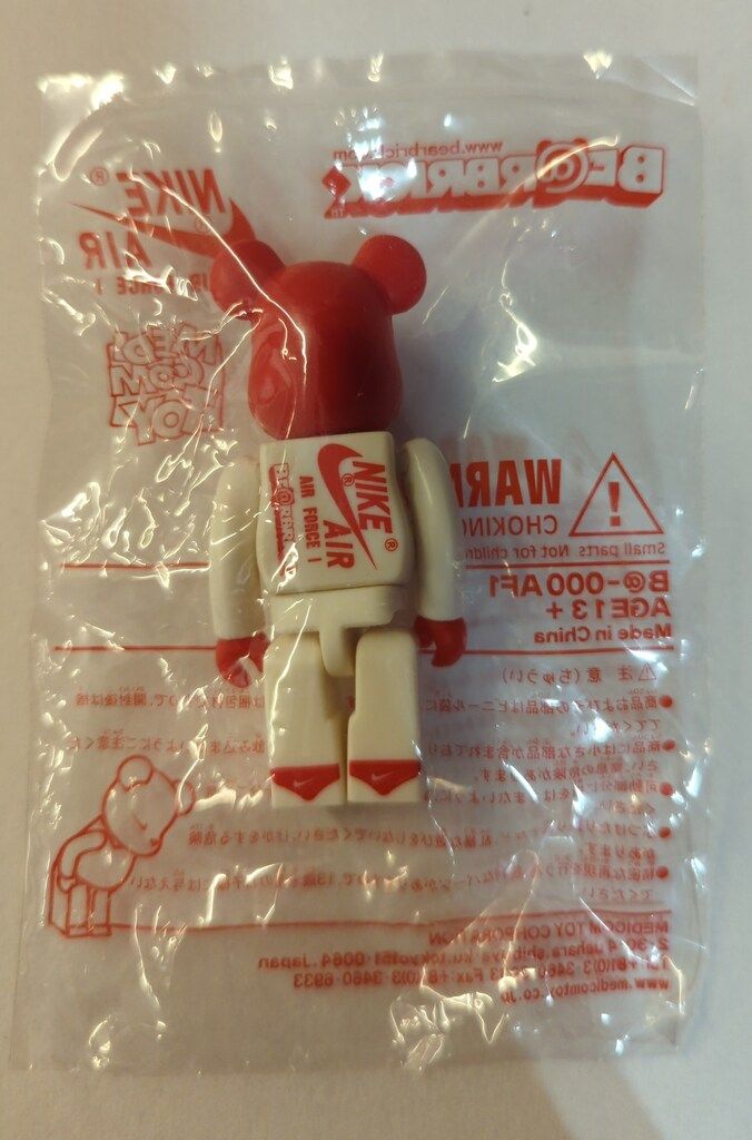 MEDICOM TOY - ベアブリック　ナイキ　エアホース　NIKE AIR FORCE 1 100% NIKE x BE@RBRICK コレクションにスニーカー＆ジャケット登場
