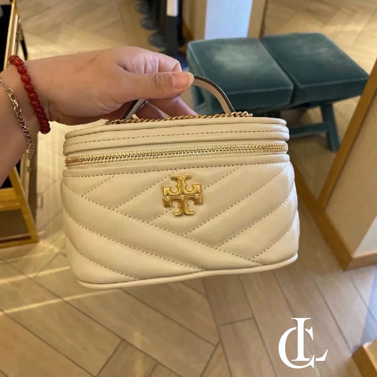 TORY BURCH Willa ポーチ 白 シープスキン ショルダーバッグ 