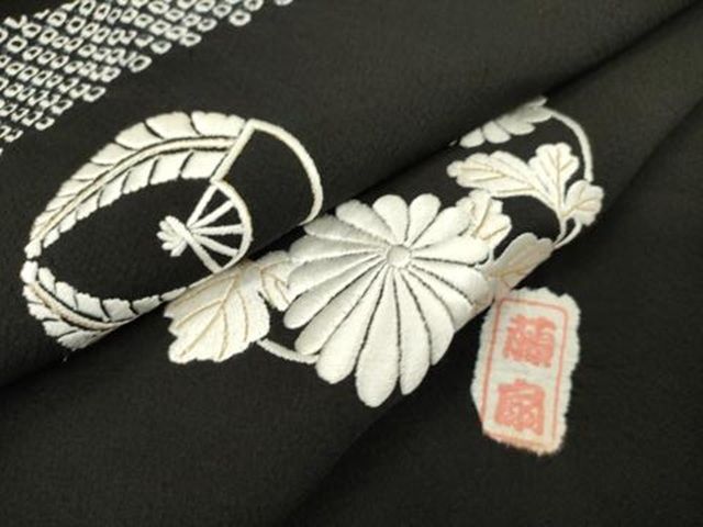 平和屋着物●上質な紬　総刺繍　丸文　黒地　正絹　逸品　DAAU5639ps 平和屋着物○上質な紬 総刺繍 丸文 黒地 正絹 逸品 DAAU5639ps