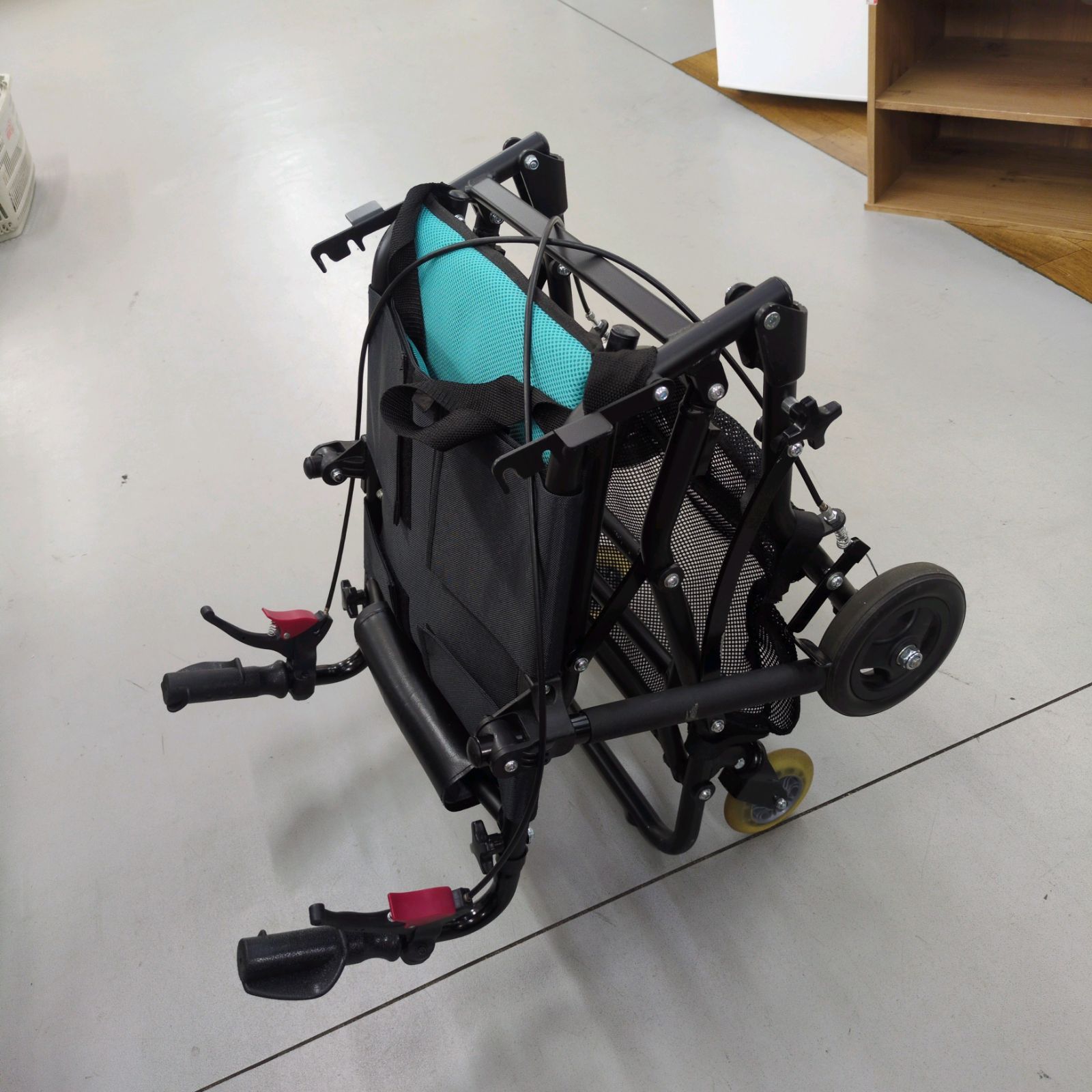 J203 ☆多少使用感有り☆KAWAMURA☆WAVIT☆ノーパンクタイヤ☆介助式車いす