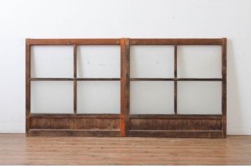 現状販売 ガラス窓2枚セット アンティーク建具 レトロ 引き戸 ガラス戸 4~7営業日前後で発送 修理加工希望の方3ヶ月程で発送 R-064988