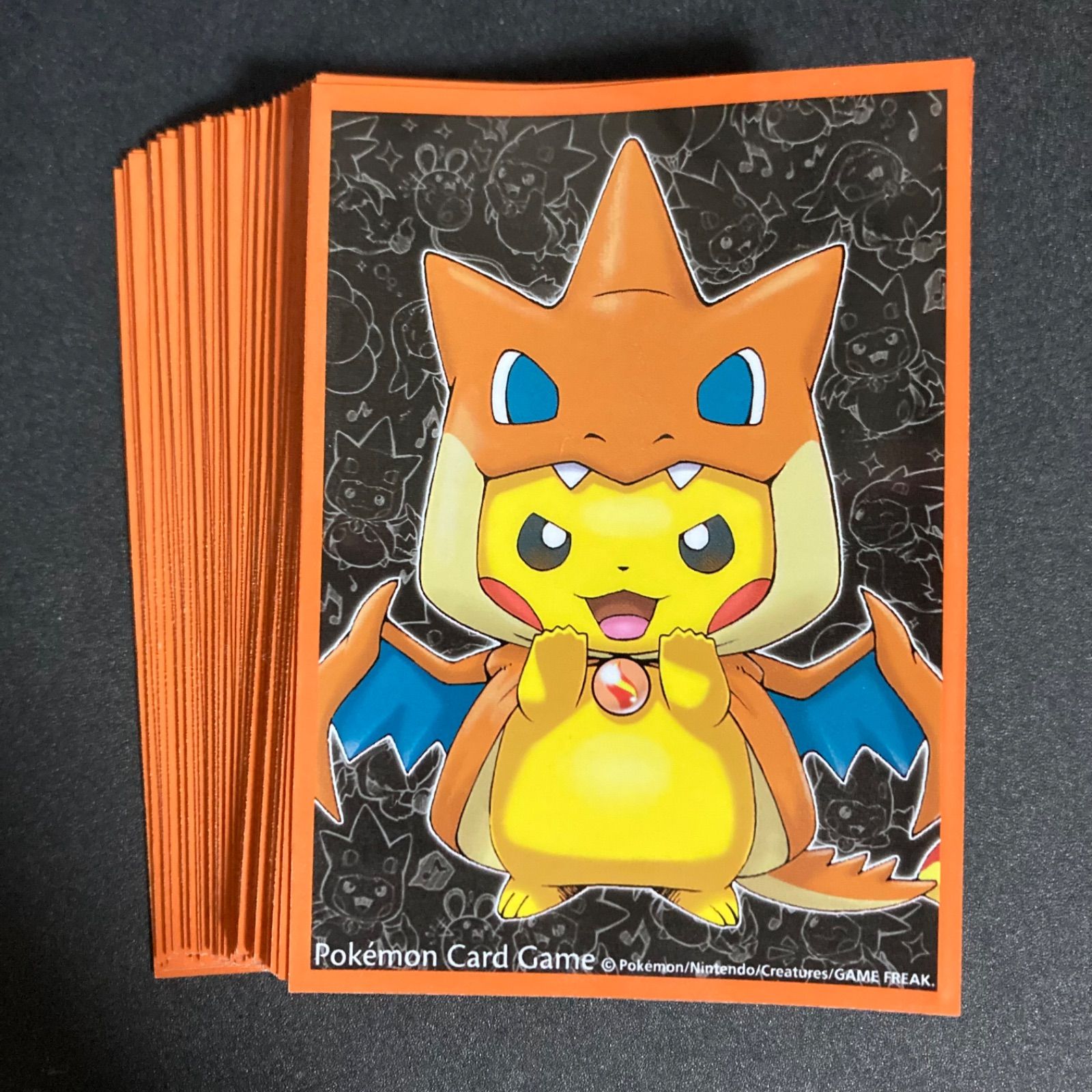 カードプロテクト 　ポンチョを着たピカチュウ リザードン スリーブ×32 ポケモン ポンチョを着たピカチュウ リザードンver スリーブ40枚