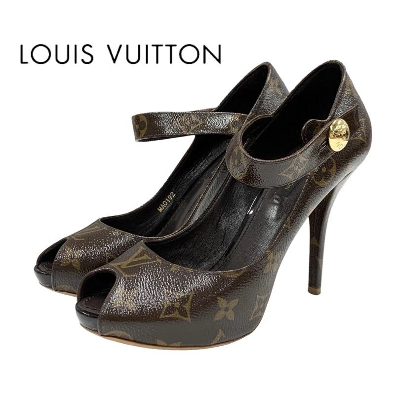 Louis Vuitton LVロゴ付きブラウンパンプス