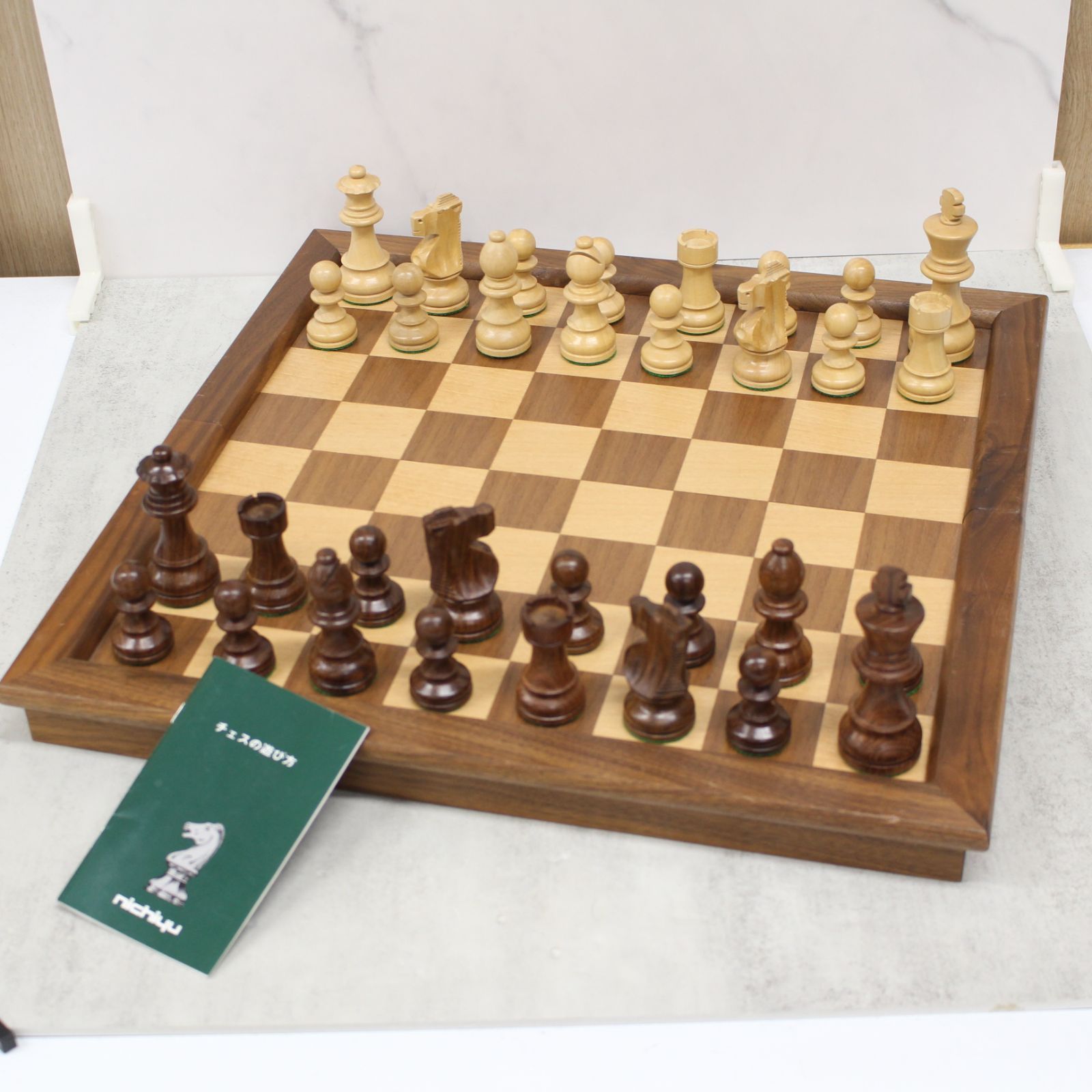 BOHEMIA社 木製チェスセット　折りたたみ チェス、木製チェスセット、折りたたみ式木製チェスセット、家族
