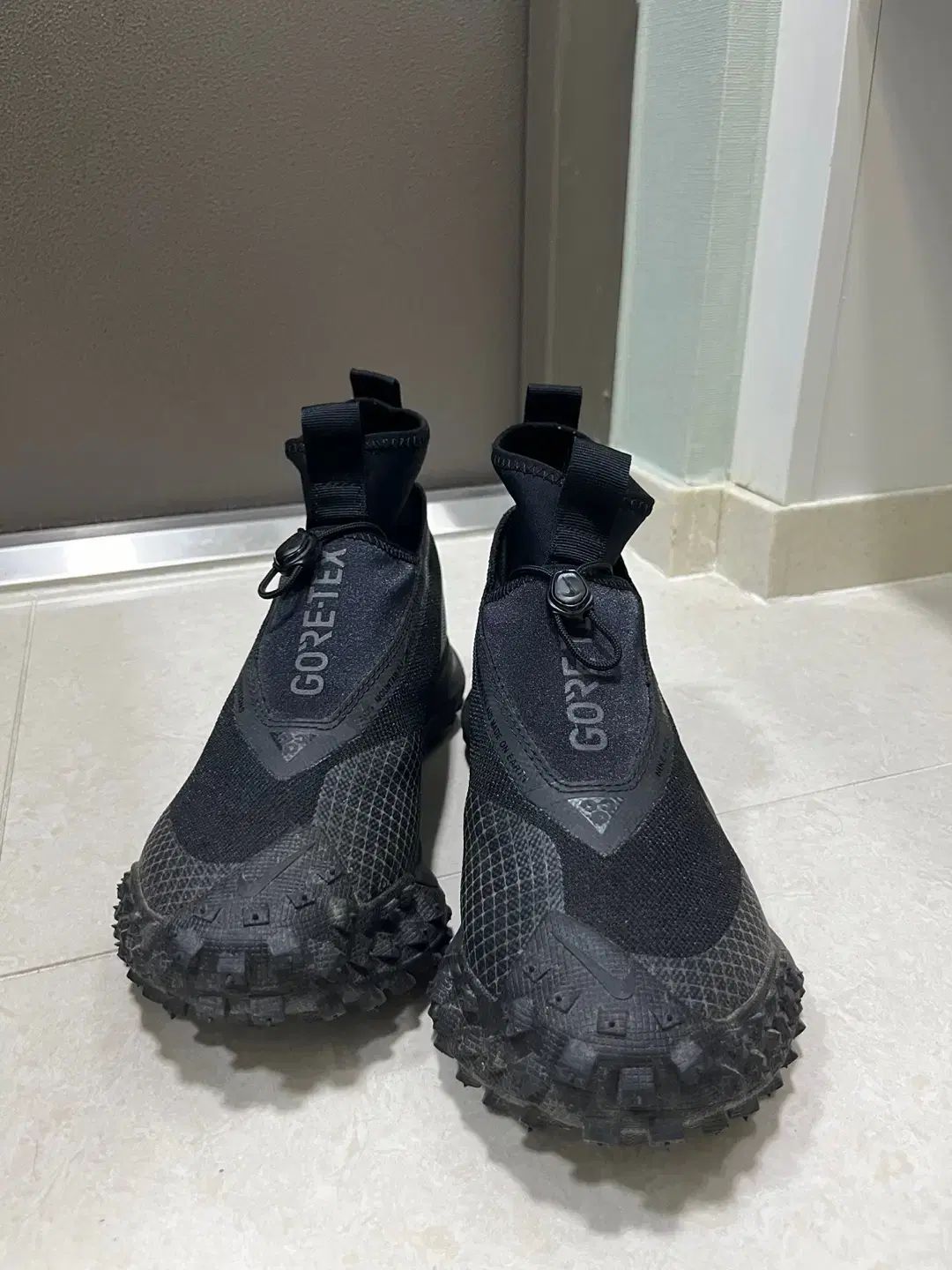  NIKE ナイキ ACG マウンテン フライ GORE TEX ゴアテックス 黒 アン ダークグレー サイズ 230 保冷バッグ 登山靴 トレッキングシューズ アウトドアシューズ