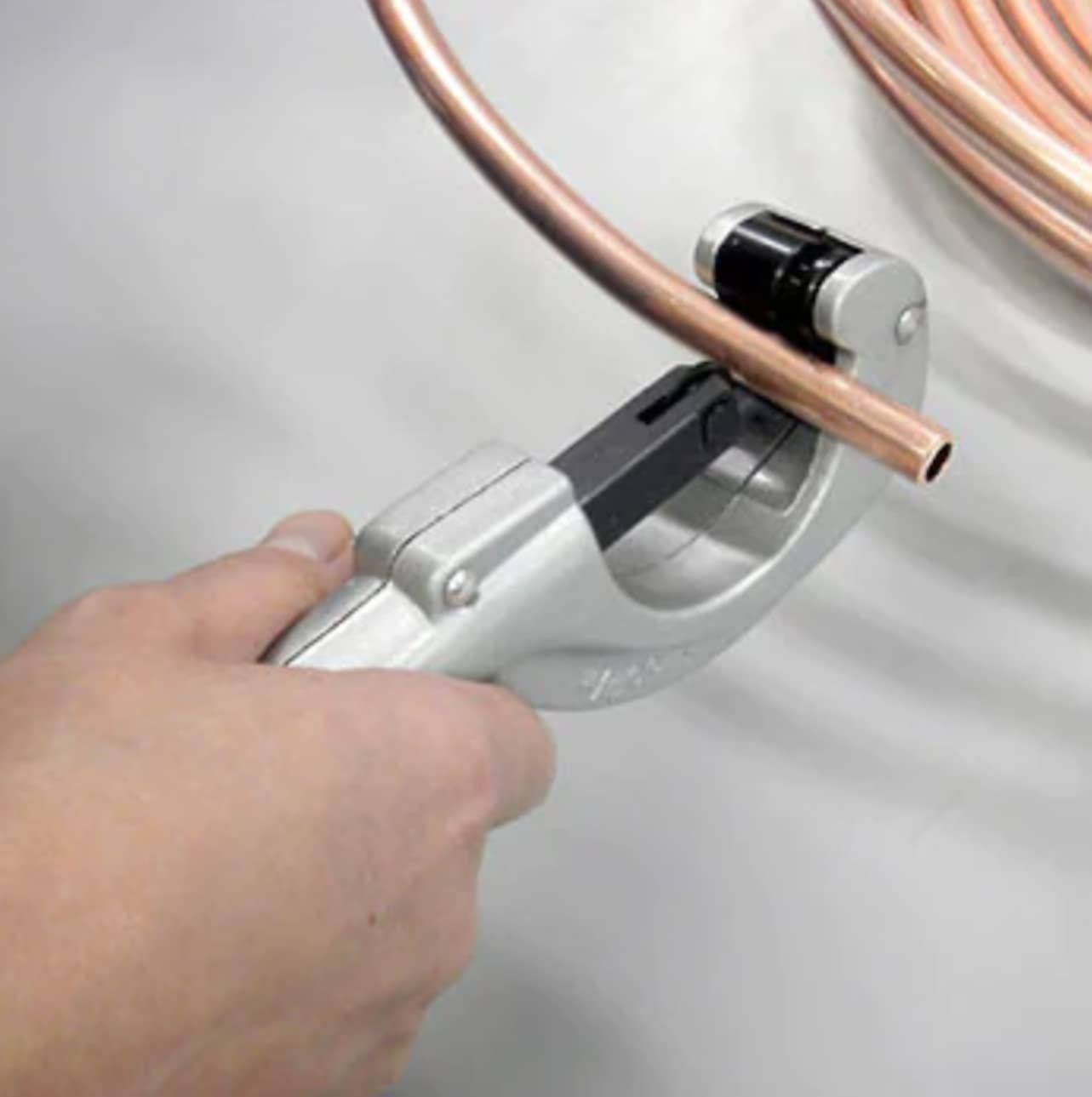 商品 アイウィス IWISS パイプカッター 銅管 薄肉ステンレス鋼管 物干し竿 用 切断能力 5-50mm CT-107 HRDEVELOPMENT_JP