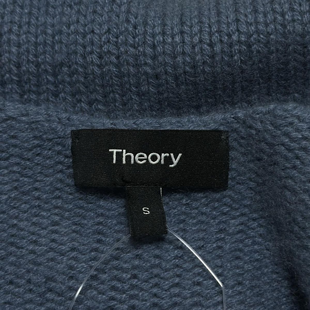 ブルーグレー Vネック