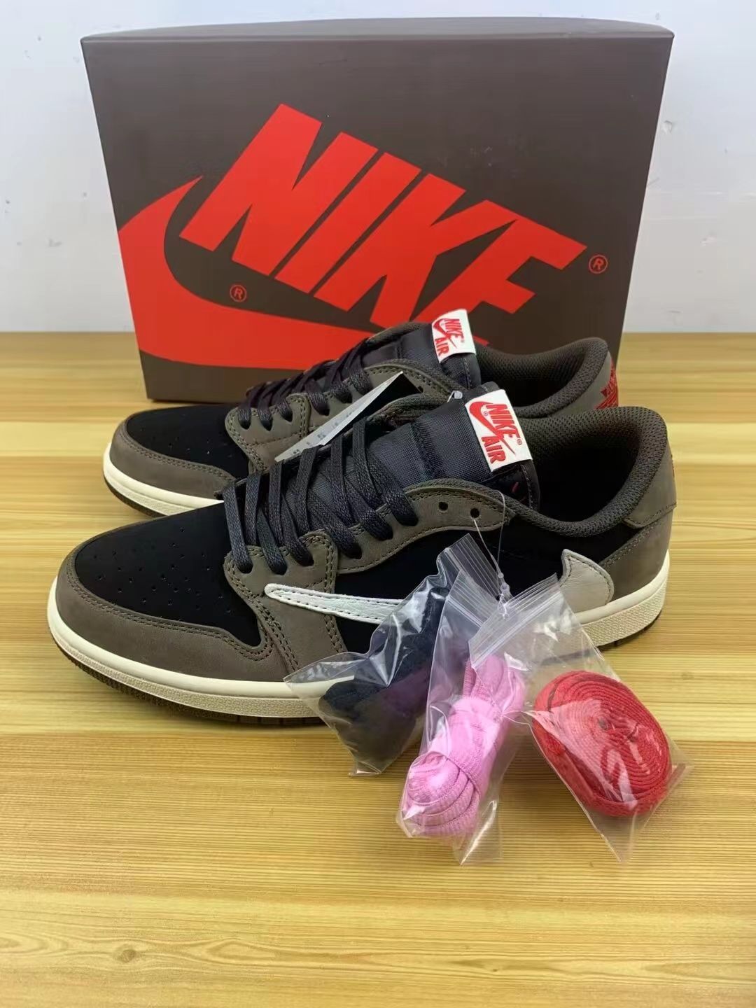 新品 Travis Scott x Fragment Design x Air Jordan 1Low OG TS SP