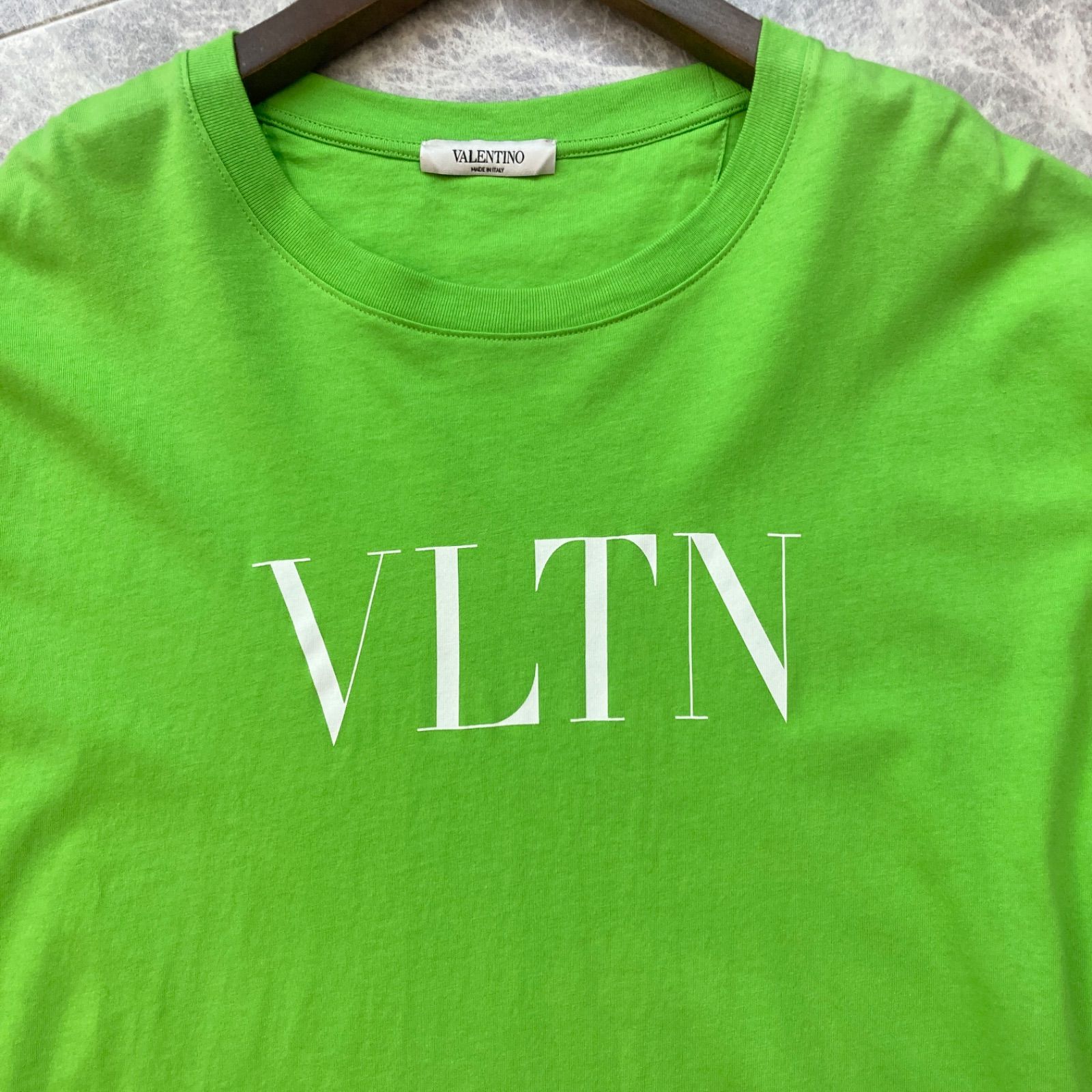 【VALENTINO】Tシャツ グリーン Valentino Garavani シェ Tシャツ | グリーン | FARFETCH JP