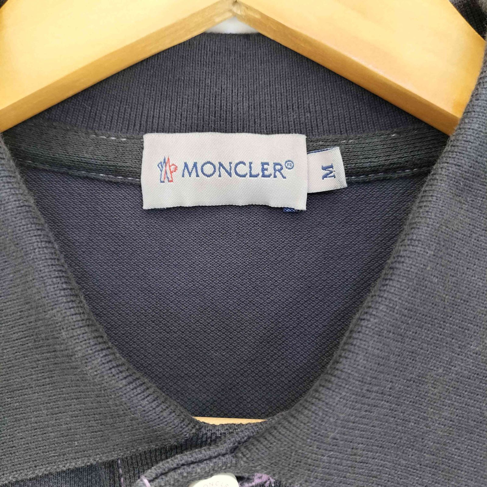 モンクレール MONCLER フロントロゴワッペンポロシャツ 後染め