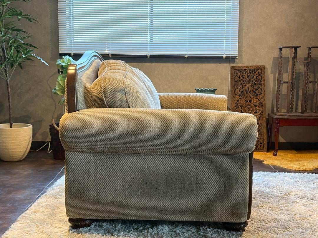 Ashley アシュレイ　二人掛け　ソファ　アームソファ　ヨーロピアン　IZZ Ashley アシュレイ 二人掛け ソファ アームソファ ヨーロピアン