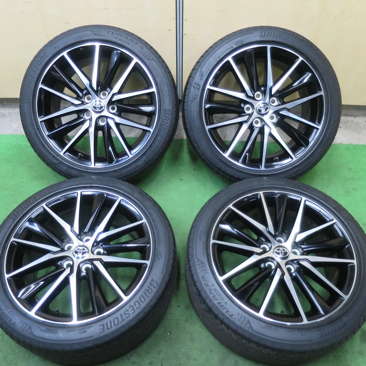 カムリ70　ブラックエディション純正ホイールタイヤ カムリ70 ブラックエディション純正ホイールタイヤ トヨタ カムリ 18