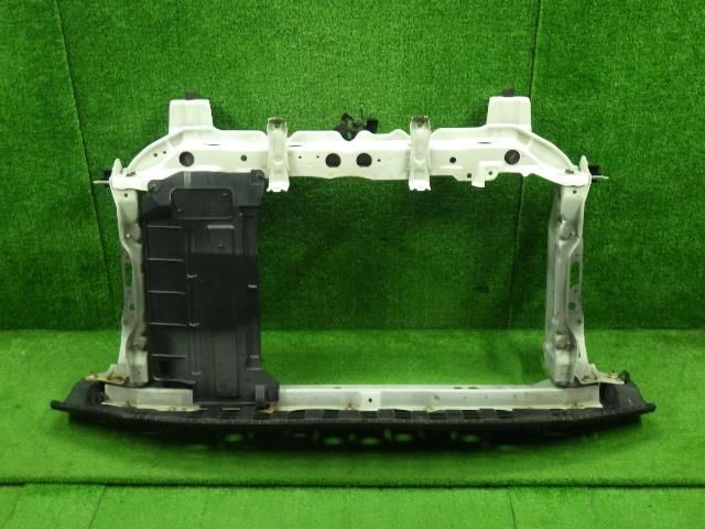 トレジア DBA-NCP120X ラジエータコアサポート 口の字 9036