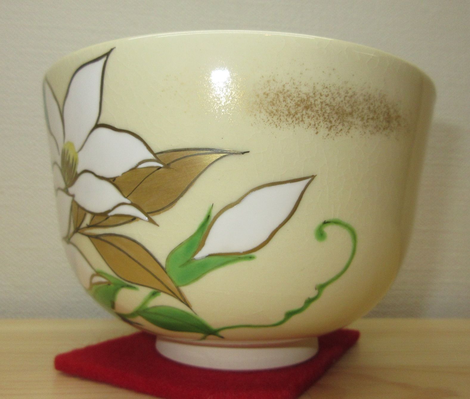 送料込【逢絢亭・新品】茶道具 茶碗 京焼 仁清写 鉄線の図 廣田嵩花 共箱入り 逢絢亭・新品】茶道具 茶碗 京焼 仁清写 鉄線の図 廣田嵩花 共