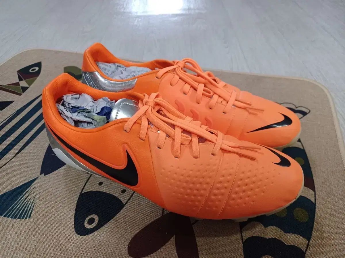 サッカーシューズ フットサルシューズ