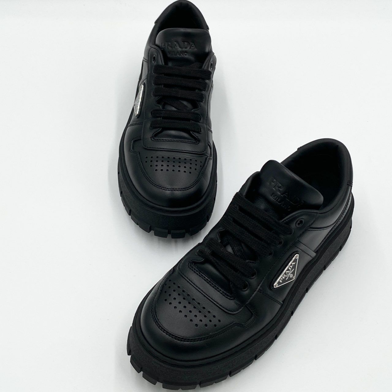 PRADA ブラック スニーカー PRADA ブラック スニーカー - メルカリ