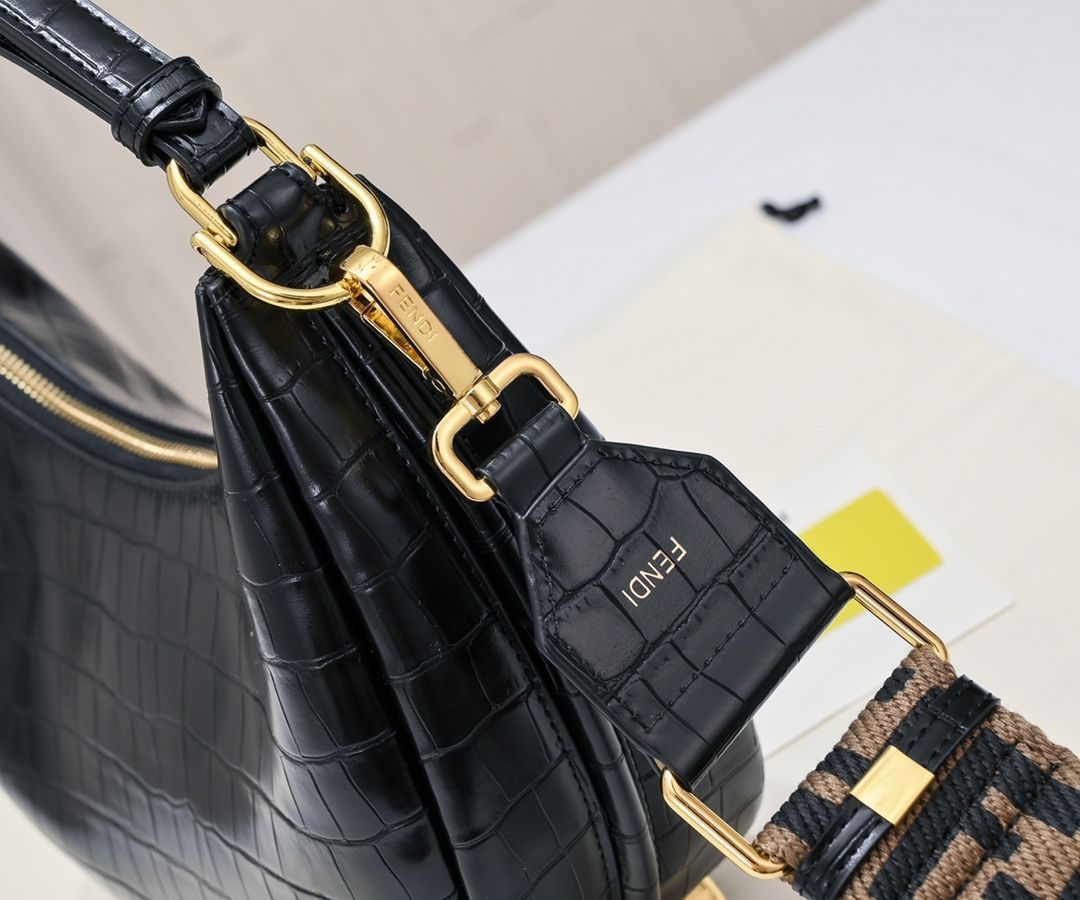 鎮静の ワニ革調ムーン型アンダーアームバッグ FEND1風 おしゃれで大容量 シンプルデザイン 感ある羊筋皮革