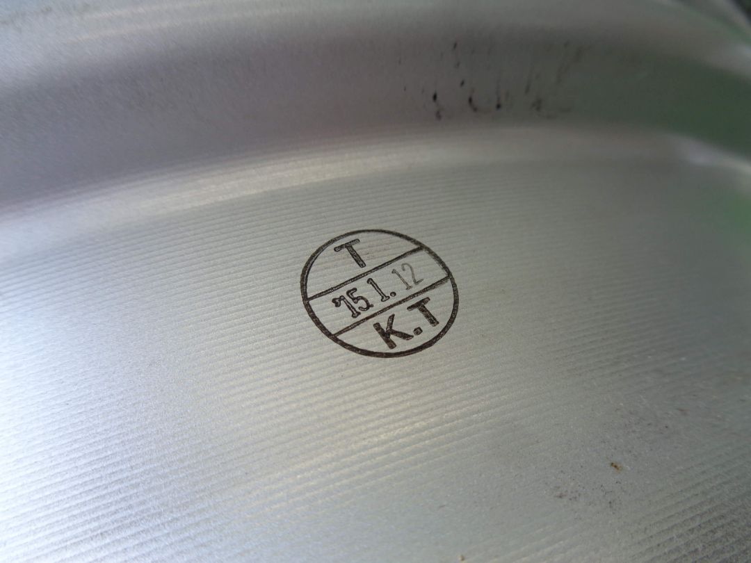 8.5J-18インチ