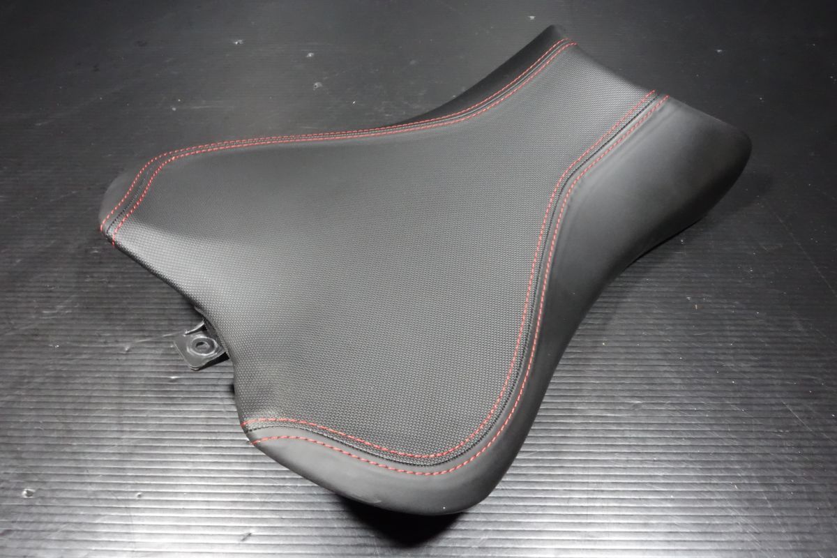 ストリートトリプル RS フロント メイン シート トライアンフ 純正 TRIUMPH STREET TRIPLE R20250203