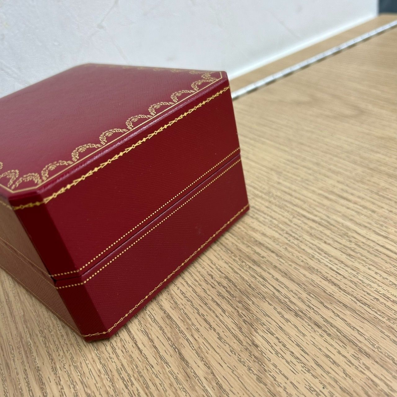 美品 カルティエ 腕時計 ケース 空箱 現行品 リボン付き 純正】美品 Cartierカルティエ 時計ケース 空箱 BOX ジュエリー