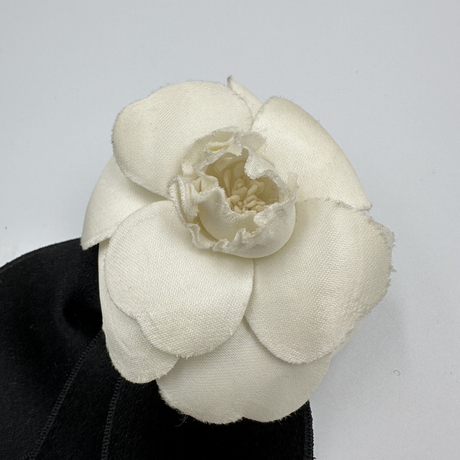 シャネル カメリア×リボン コサージュ ブローチ ブラック×ホワイト 箱