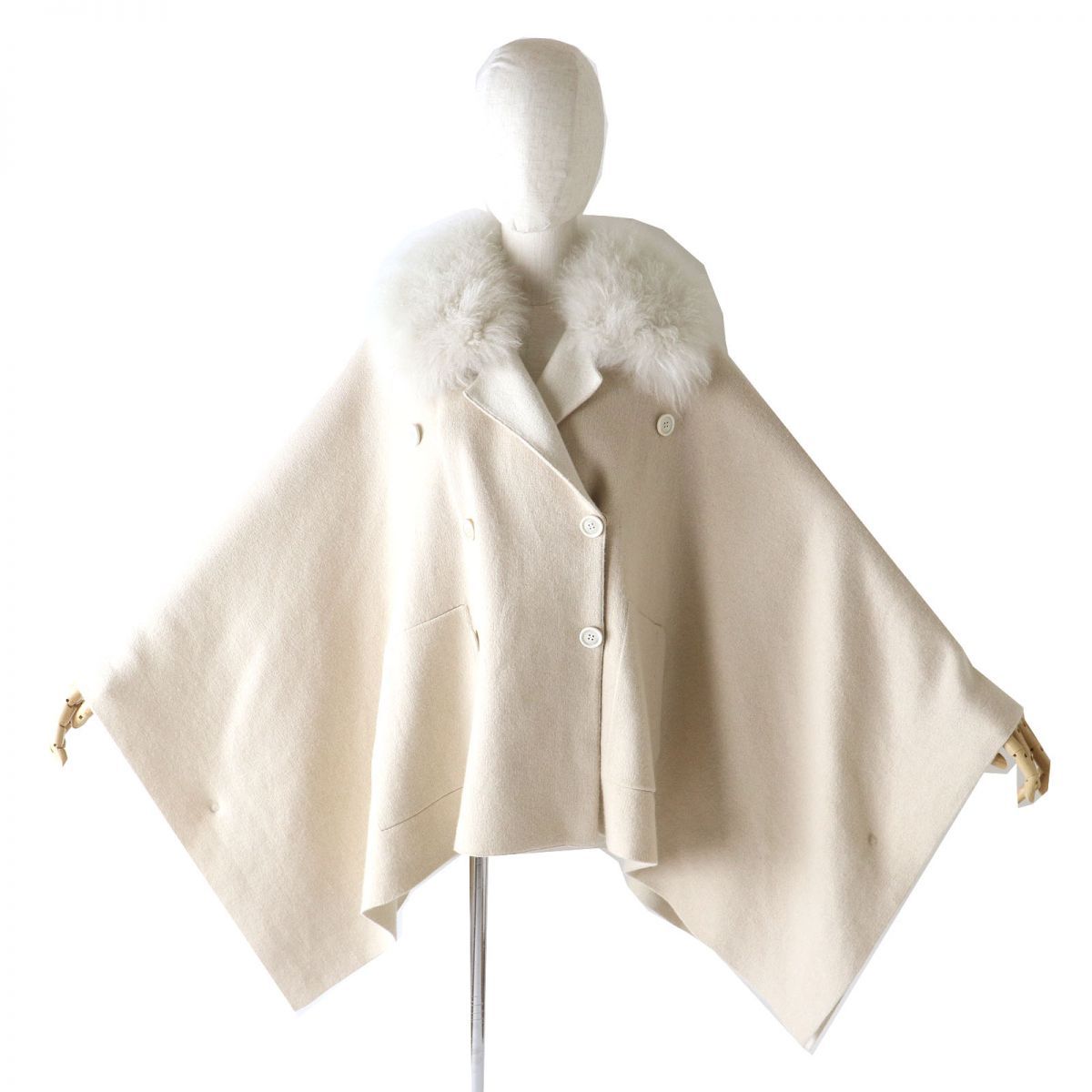 ブルネロクチネリケープポンチョ