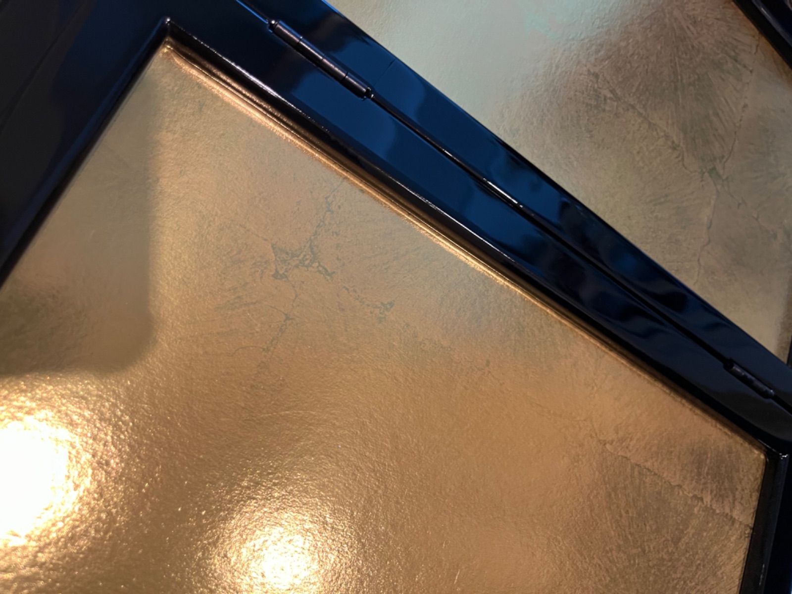 御飾台、御屏風セット 黒色 金箔松模様 御飾台、御屏風セット 黒色 金箔松模様 幅75㎝☆木製金屏風と黒塗り畳