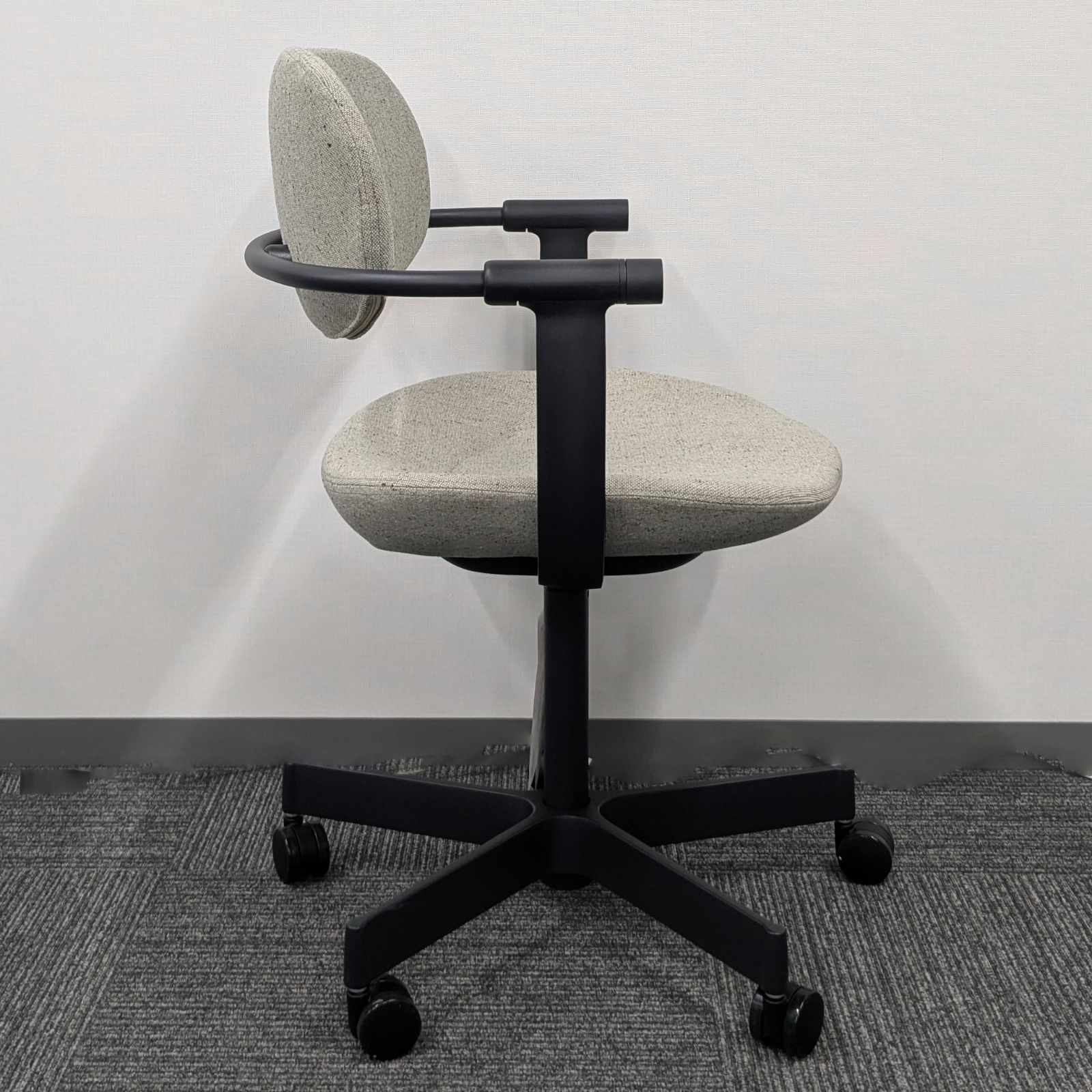 エクリュベージュ