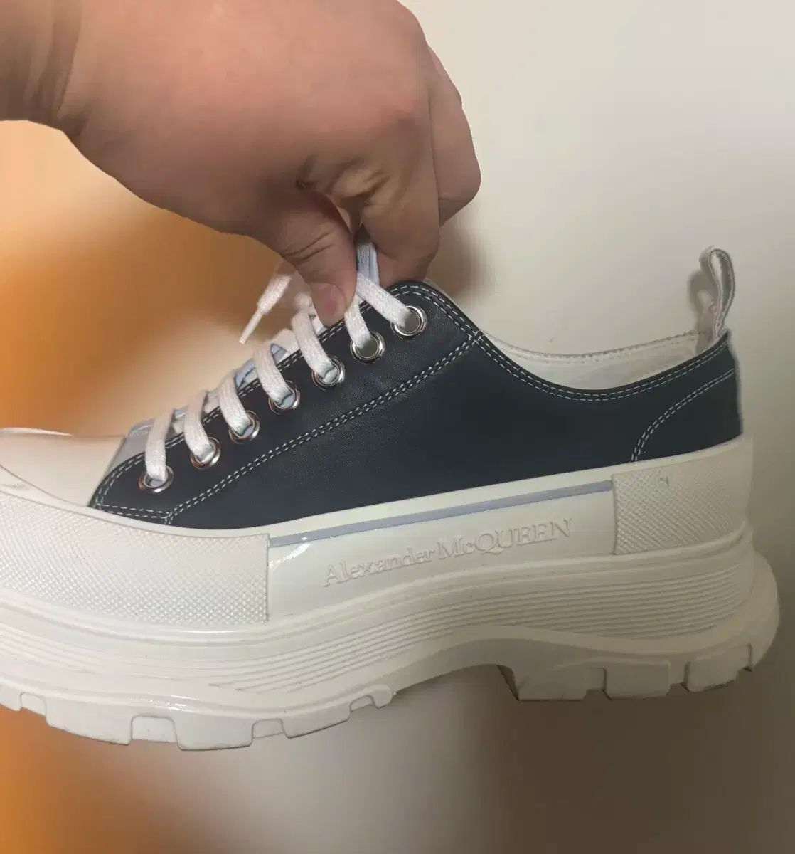 アレクサンダー alexander mcqueen(アレキサンダーマックイーン 