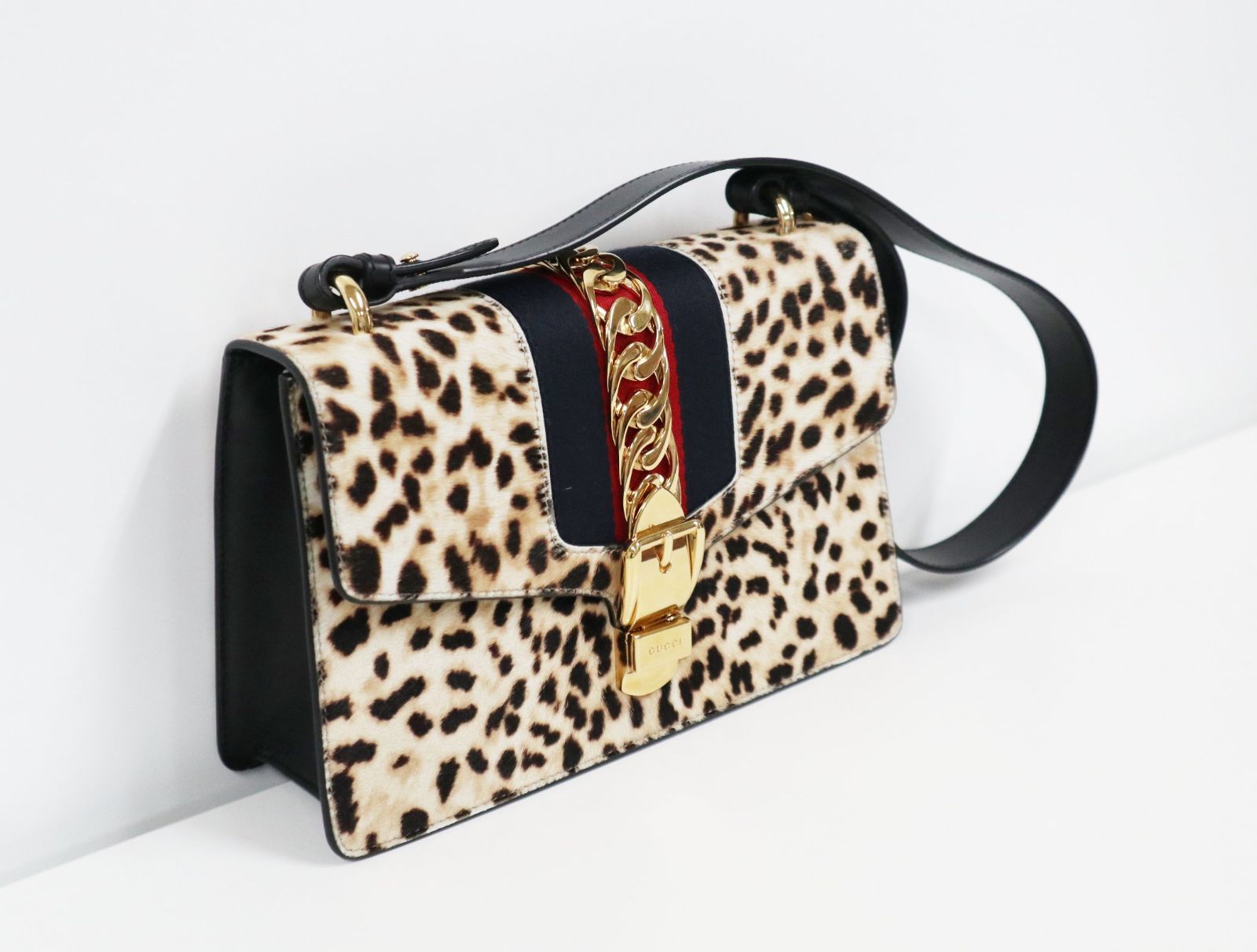 グッチ GUCCI シルヴィ ショルダーバッグ シェリーライン レオパード ハラコ 421882 【74287】 楽天市場】グッチ GUCCI 421882 シルヴィ レオパード ハラコ シェリー