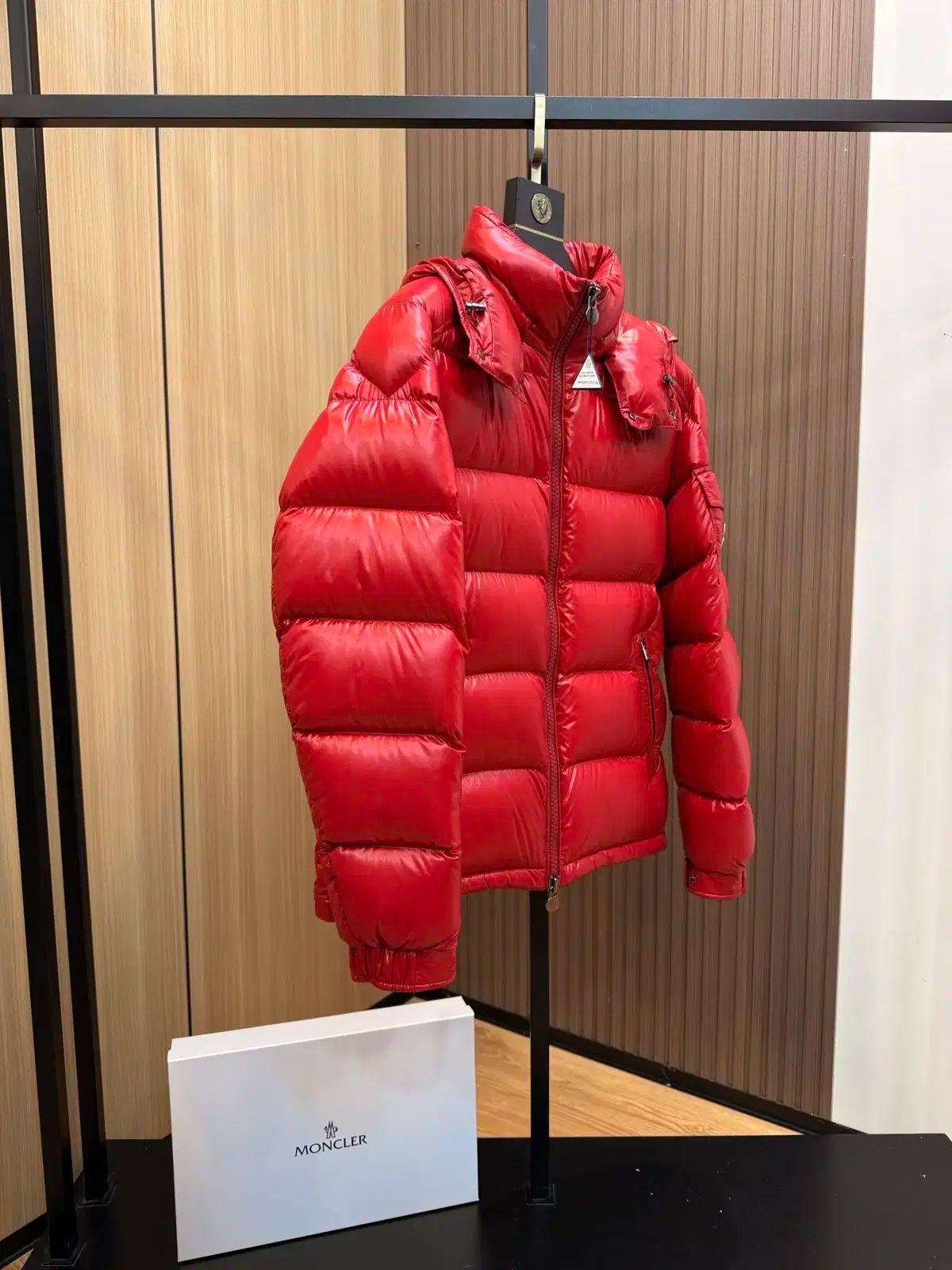 MONCLER ダウンマフラー 赤 MONCLER モンクレール ダウンジャケット レディース アウター