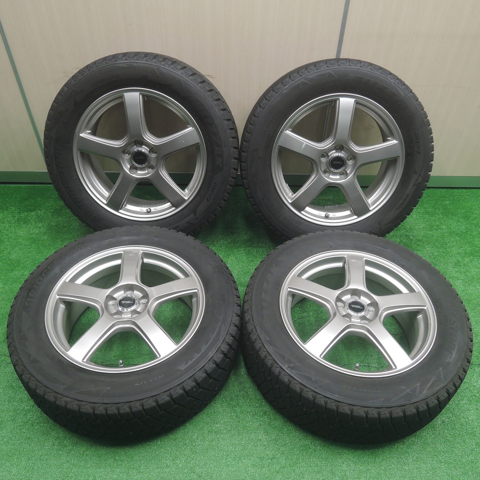 送料無料]バリ溝！綺麗！8.5分☆フォレスター XV等 225/60R17 