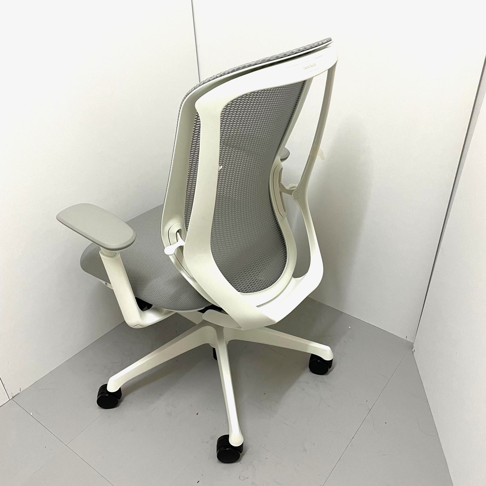【中古 S(美品)】Sylphy(シルフィー) C685XW-FMR3【＊使用期間：2ヶ月程度＊】 中古】シルフィー C685XW FMR3 オカムラ/okamura 肘付ハイバック