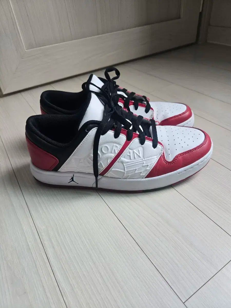 ナイキ エア ジョーダン1 ロー 白 レッド
