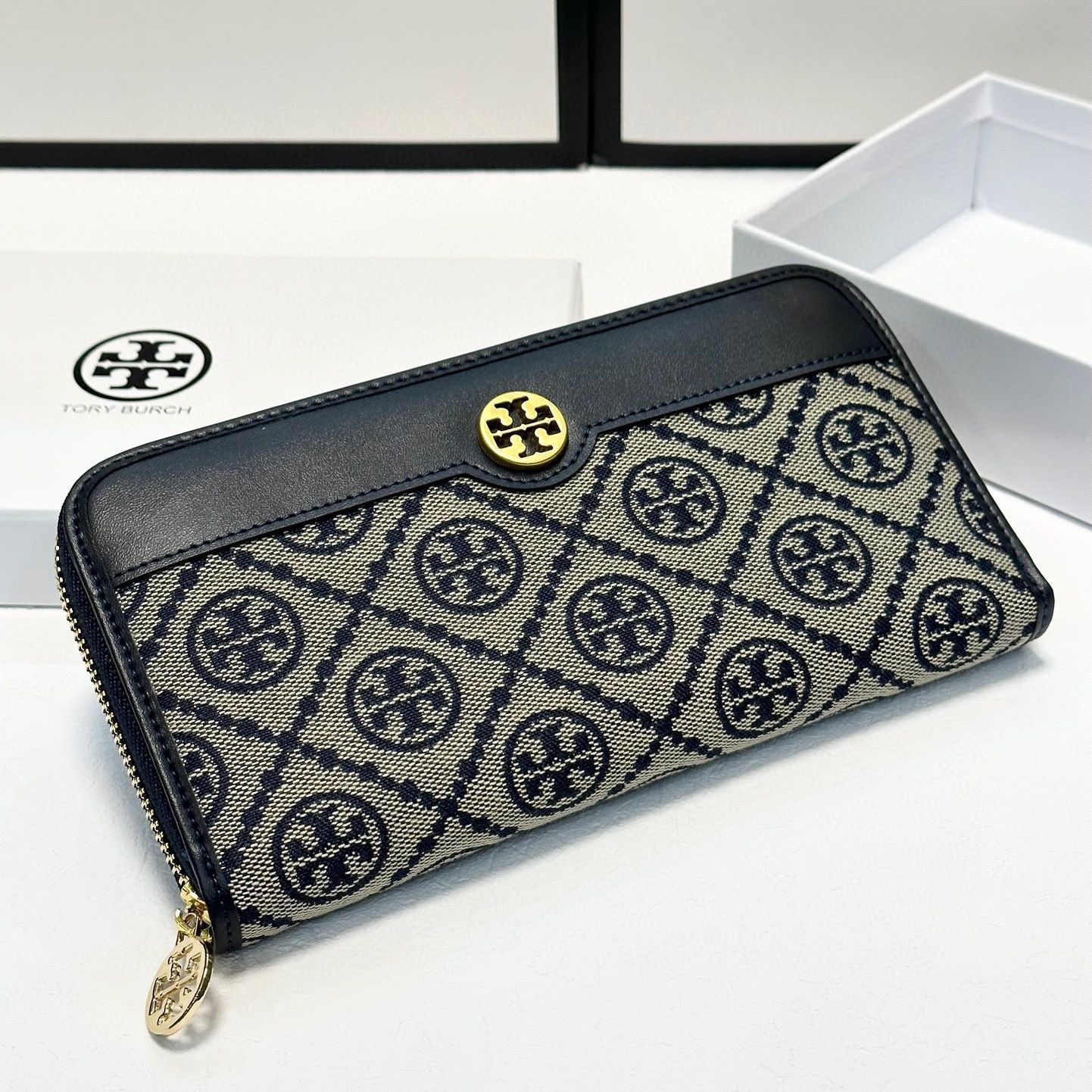 TORY BURCH トリーバーチ☆長財布☆ラウンドジップ 新品 - メルカリ