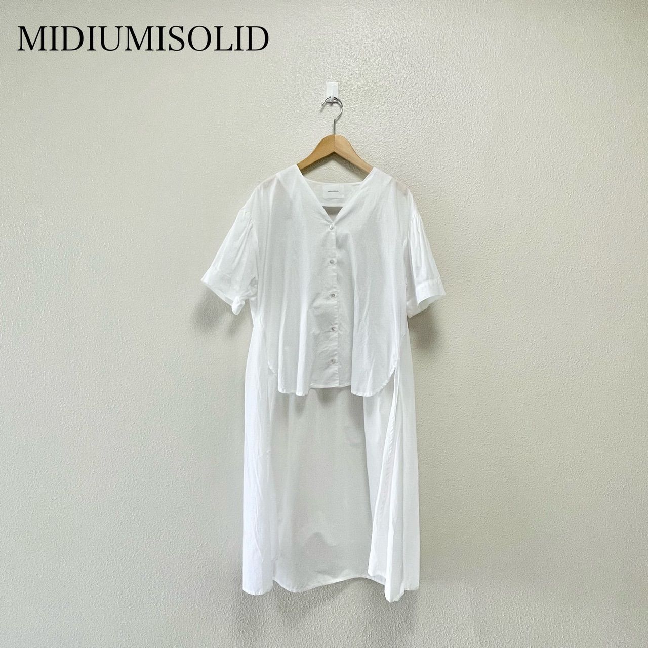 MIDIUMISOLID ミディウミソリッド Vネックフロントタイルヘム
