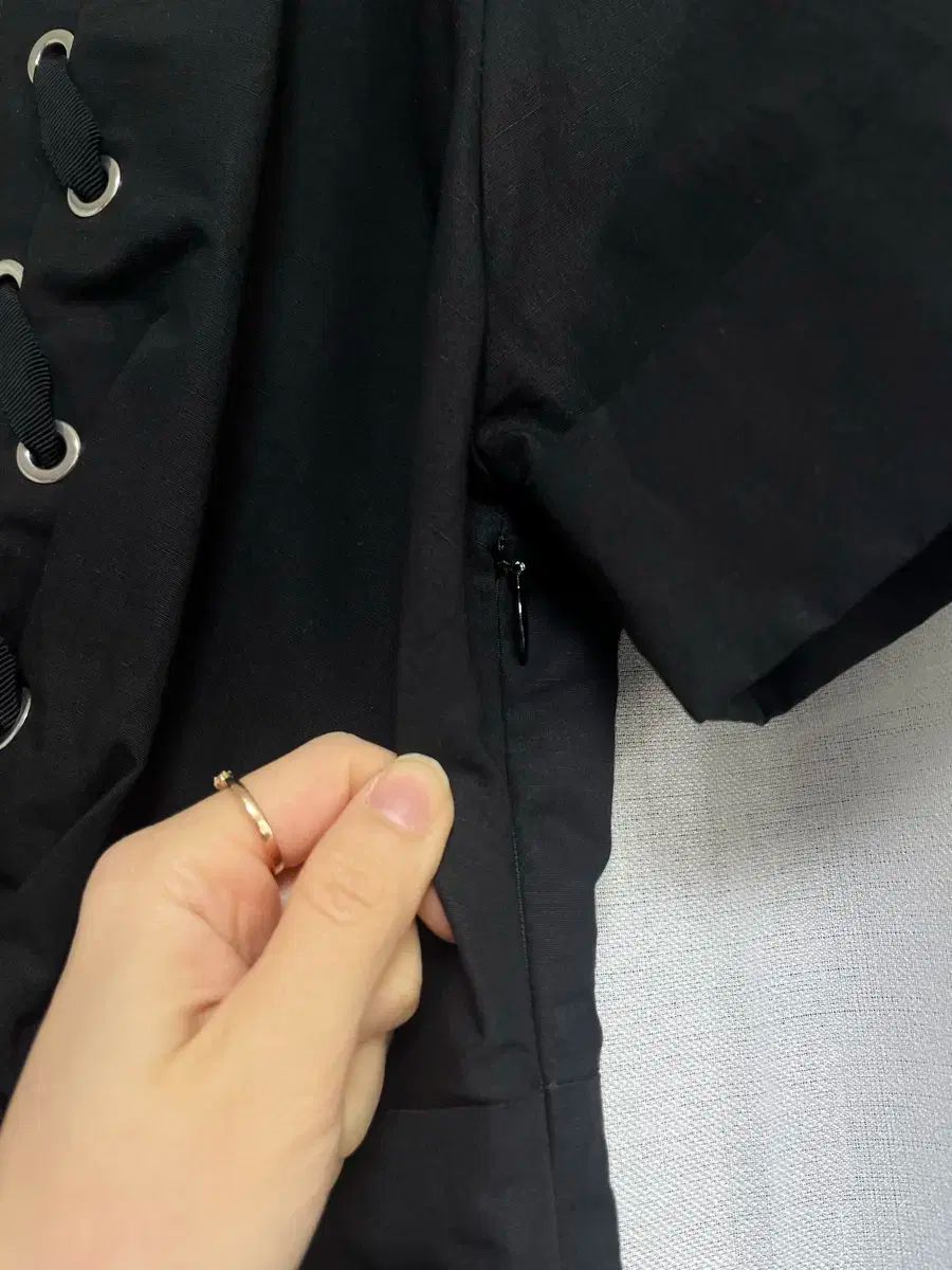 ★SANDRO★サンドロ mini ワンピース 黒 国内発送 SANDRO(サンドロ) Sandro 黒 ワンピース ミニ Vネック - メルカリ