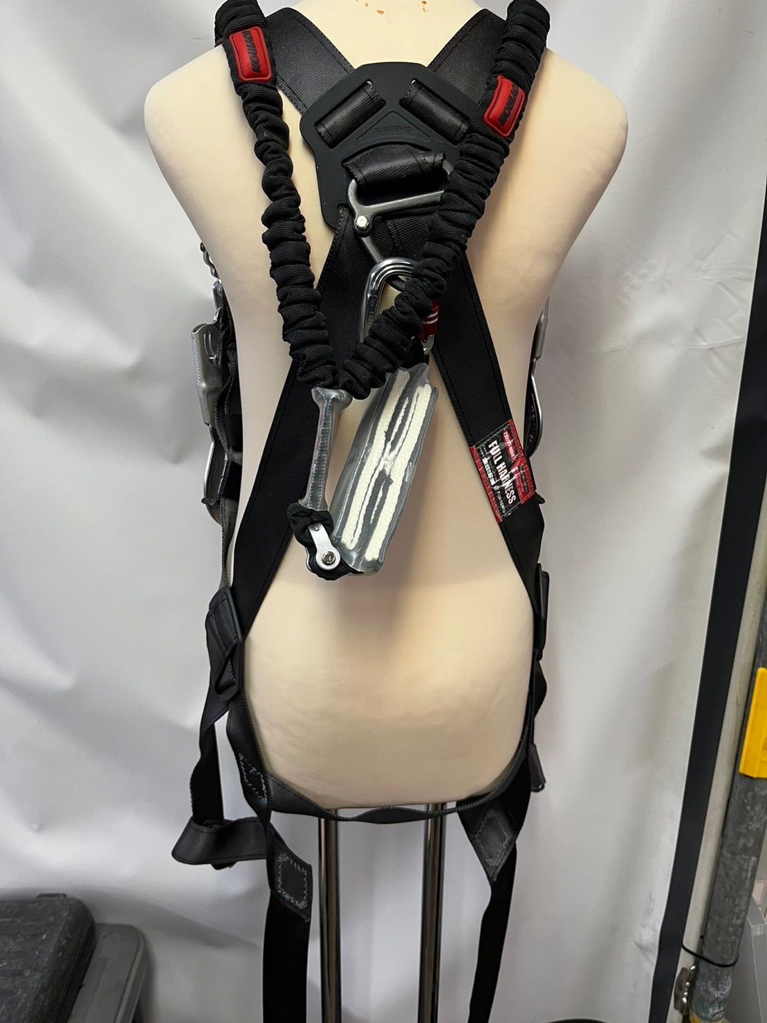 【中古】 ユダヤ問題と日本の工作 海軍・犬塚機関の記録/日本工業新聞社/犬塚きよ子 ユダヤ問題と日本の工作: 海軍・犬塚機関の記録 (Ohtemachi