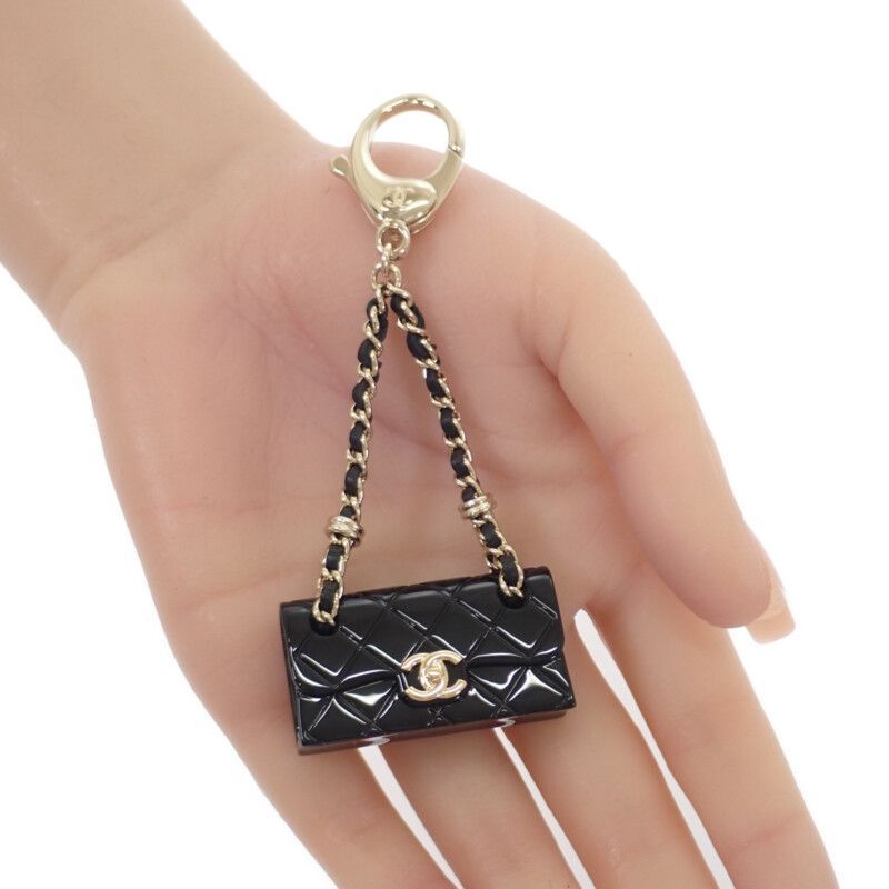 人気 CHANEL】マトラッセチェーンバッグ バッグチャーム レジン アクセサリー