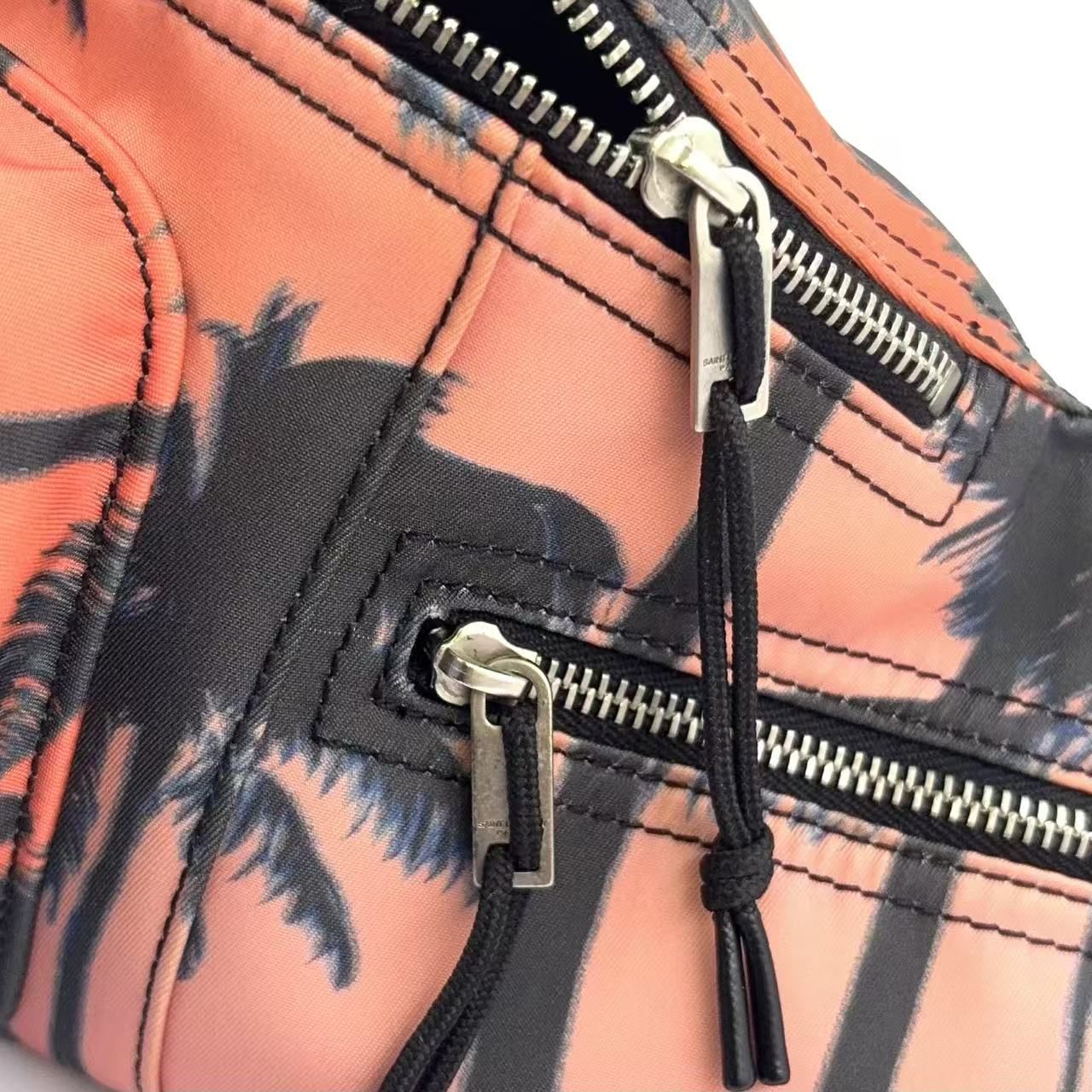 ボディバッグ シルバー