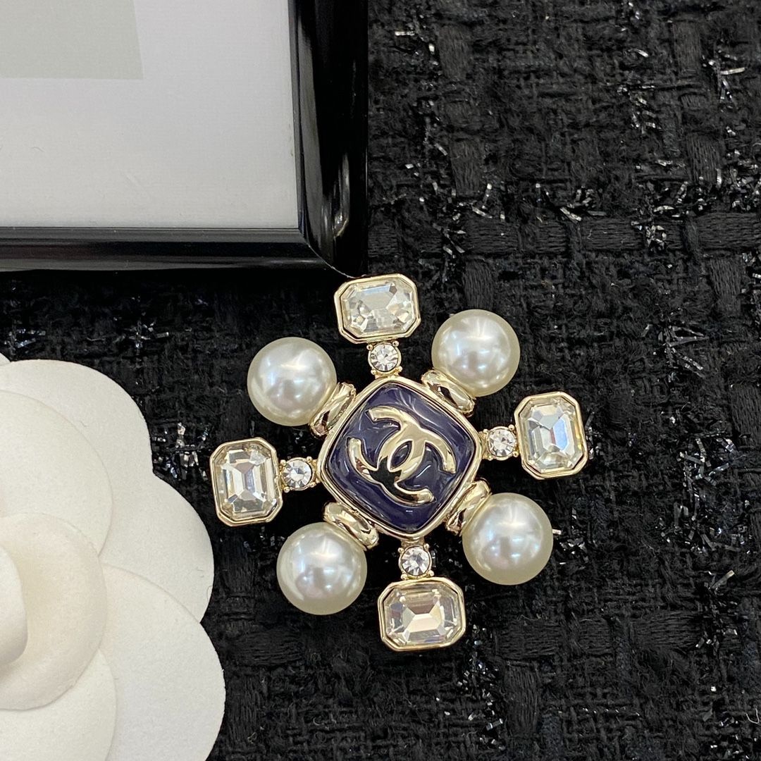 お値下げしました。貴重なCHANELブローチ 今日特価】CHANEL シャネル 22 年 高級ハンドメイド ブローチ