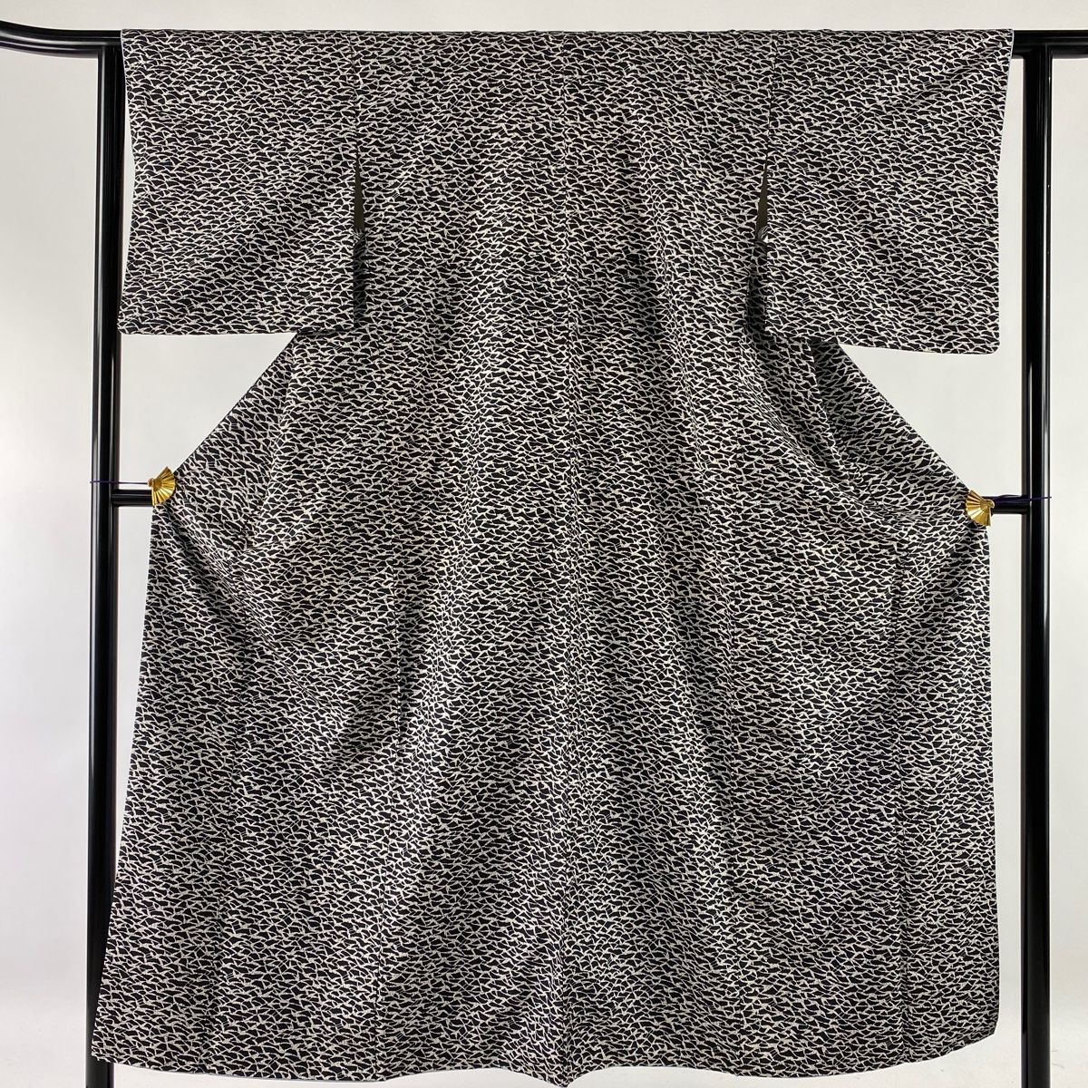 小紋 美品 逸品 証紙 大島紬地 幾何学 黒 袷 身丈151.5cm 裄丈62.5cm S 正絹 【中古】 メルカリShops