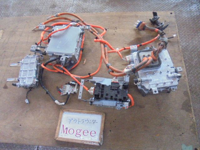 4FN5528 CA2 三菱 アウトランダー GG2W PHEV GP EVコンバーター 77807A007 8524A343