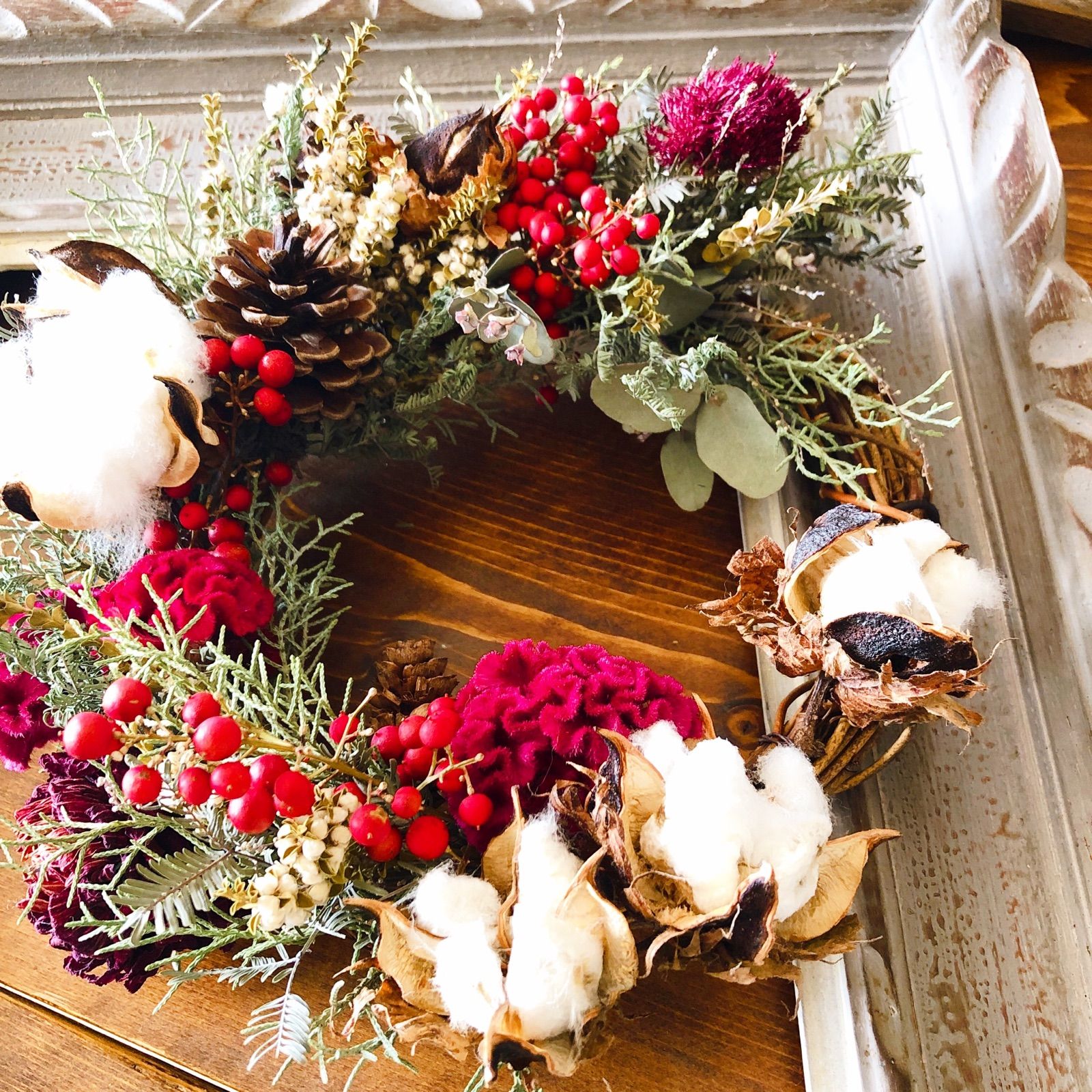 コットンのクリスマスリース 松ぼっくり 綿花 ケイトウ ドライフラワー 花 メルカリshops
