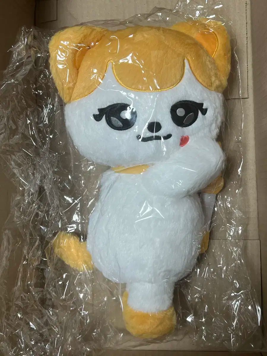 IVE(アイヴ) MINIVE ミニヴ ハグ バッグ 出品 - メルカリ