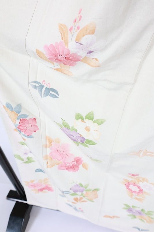 訪問着　新品未使用品　小千谷紬　オフホワイト　紫　ブルー　緑　薄茶　赤　T562 訪問着 新品未使用品 小千谷紬 オフホワイト 紫 ブルー 緑 薄茶 赤