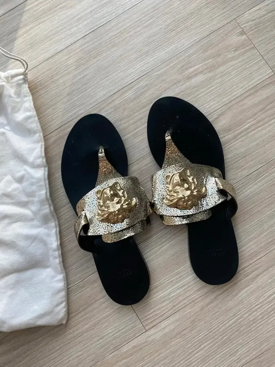 2025年最新】VERSACE サンダルの人気アイテム - メルカリ