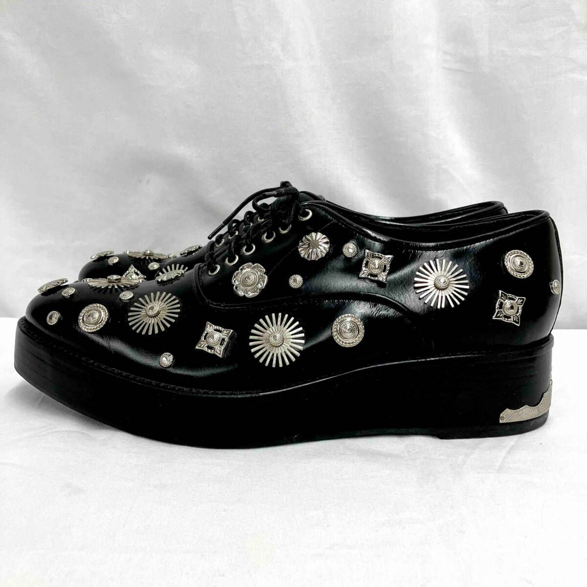 TOGA PULLA／トーガプルラ／メタルスタッズ／ドレスシューズ ／24.5cm