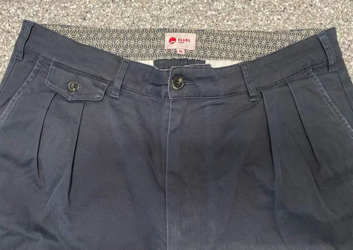 ビームス　2 Pleats Tapered Twill XL ネイビー ビームス 2 Pleats Tapered Twill XL ネイビー Standard Chino