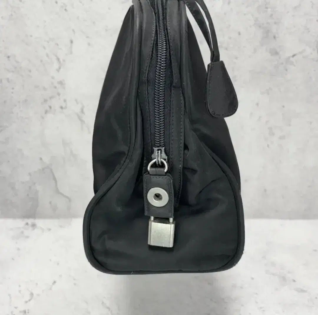 プラダ　PRADA トートバッグ ビジネスバッグ 黒 ポコノ 良品】プラダPRADA 肩掛けトートバッグ ビジネスバッグ ポコノ 黒